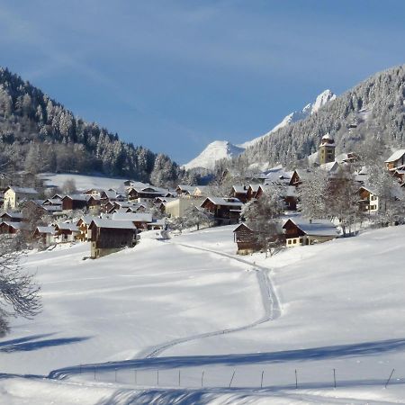 Familien Und Wanderhotel Clarezia Breil/Brigels Exterior foto