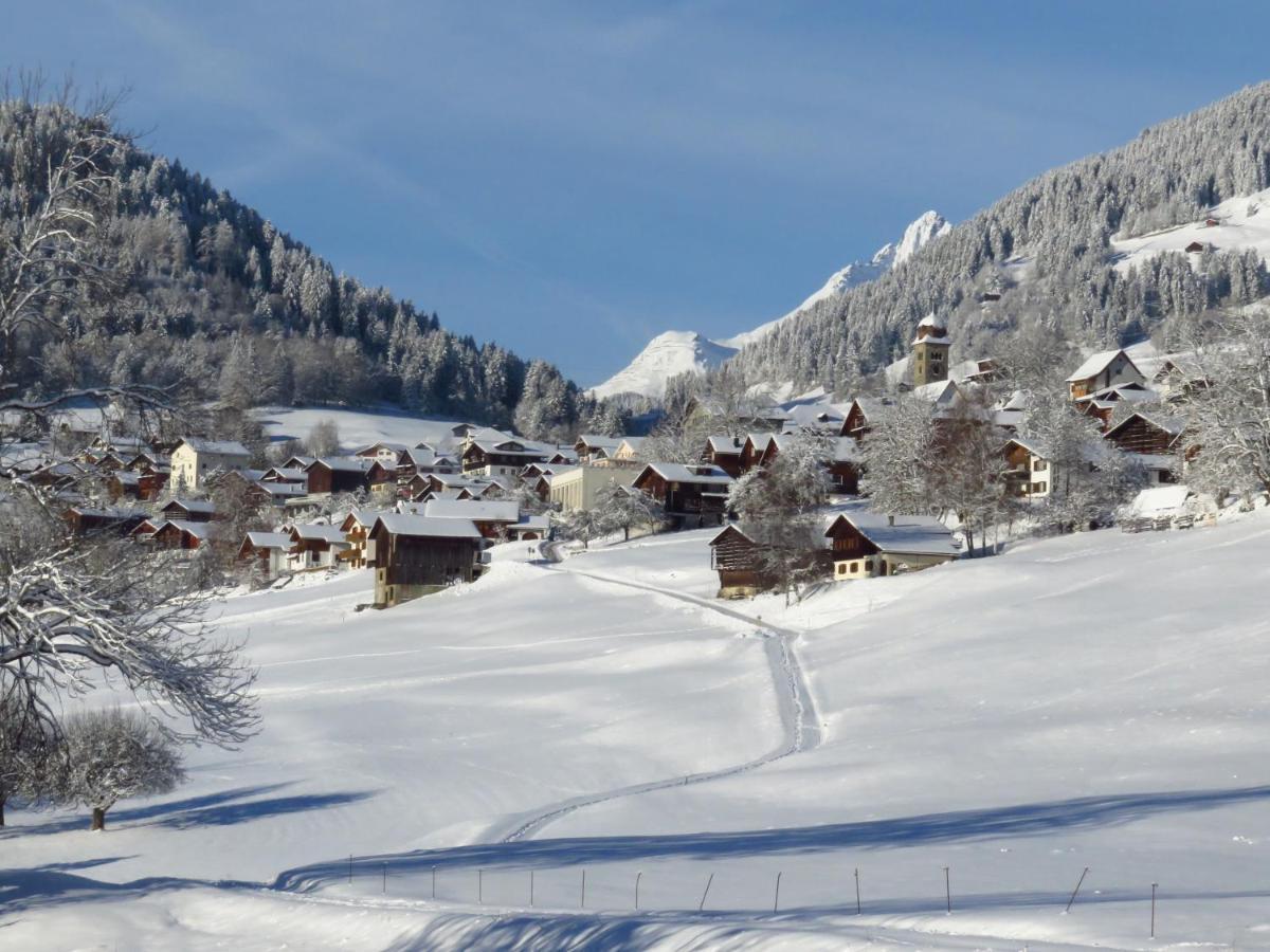 Familien Und Wanderhotel Clarezia Breil/Brigels Exterior foto