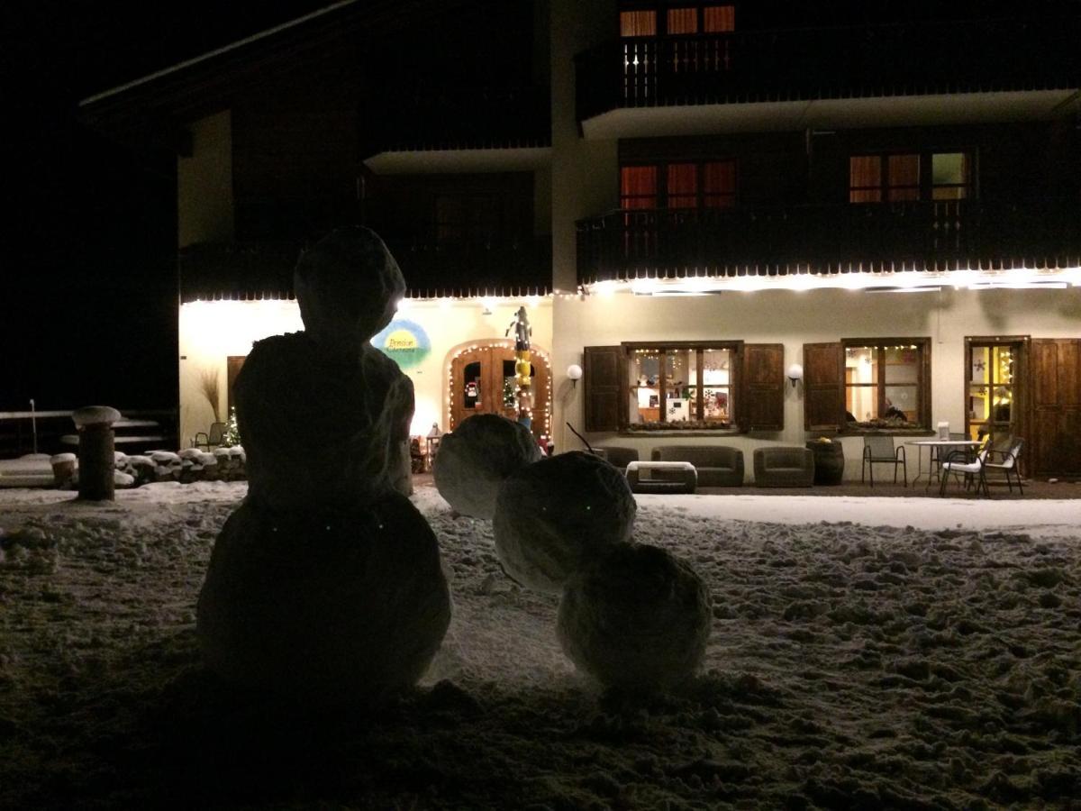 Familien Und Wanderhotel Clarezia Breil/Brigels Exterior foto